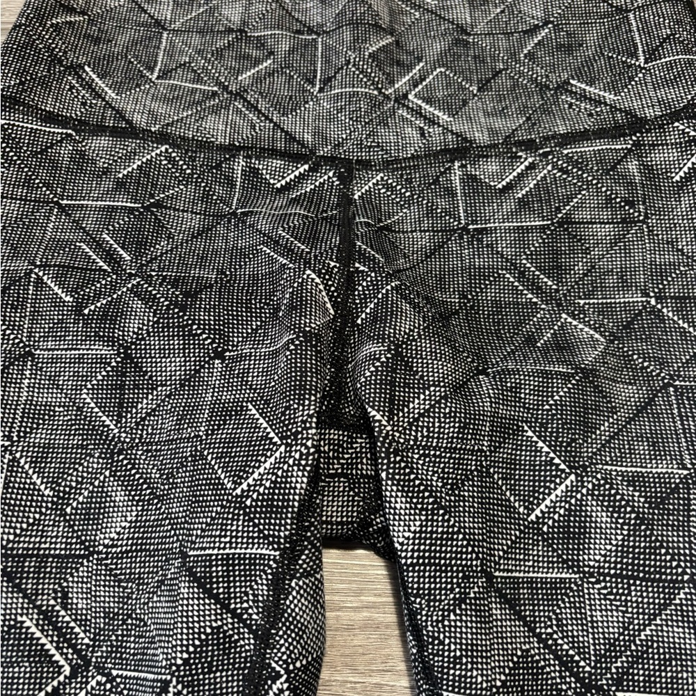 Lululemon Wunder Under Hi-Rise 7/8 Tight (Full-On Luxtreme 25") - Size 6 - Picture 9 of 16